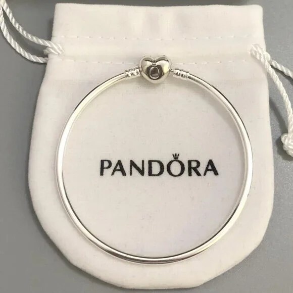 Pandora Moments Heart Clasp Bangle 7.5 in - Picture 1 of 7